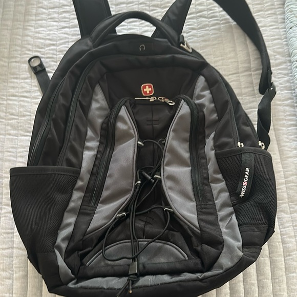 Swiss Gear Laptop backpack in black/ grey with laptop sleeve & tablet sleeve - Picture 1 of 16